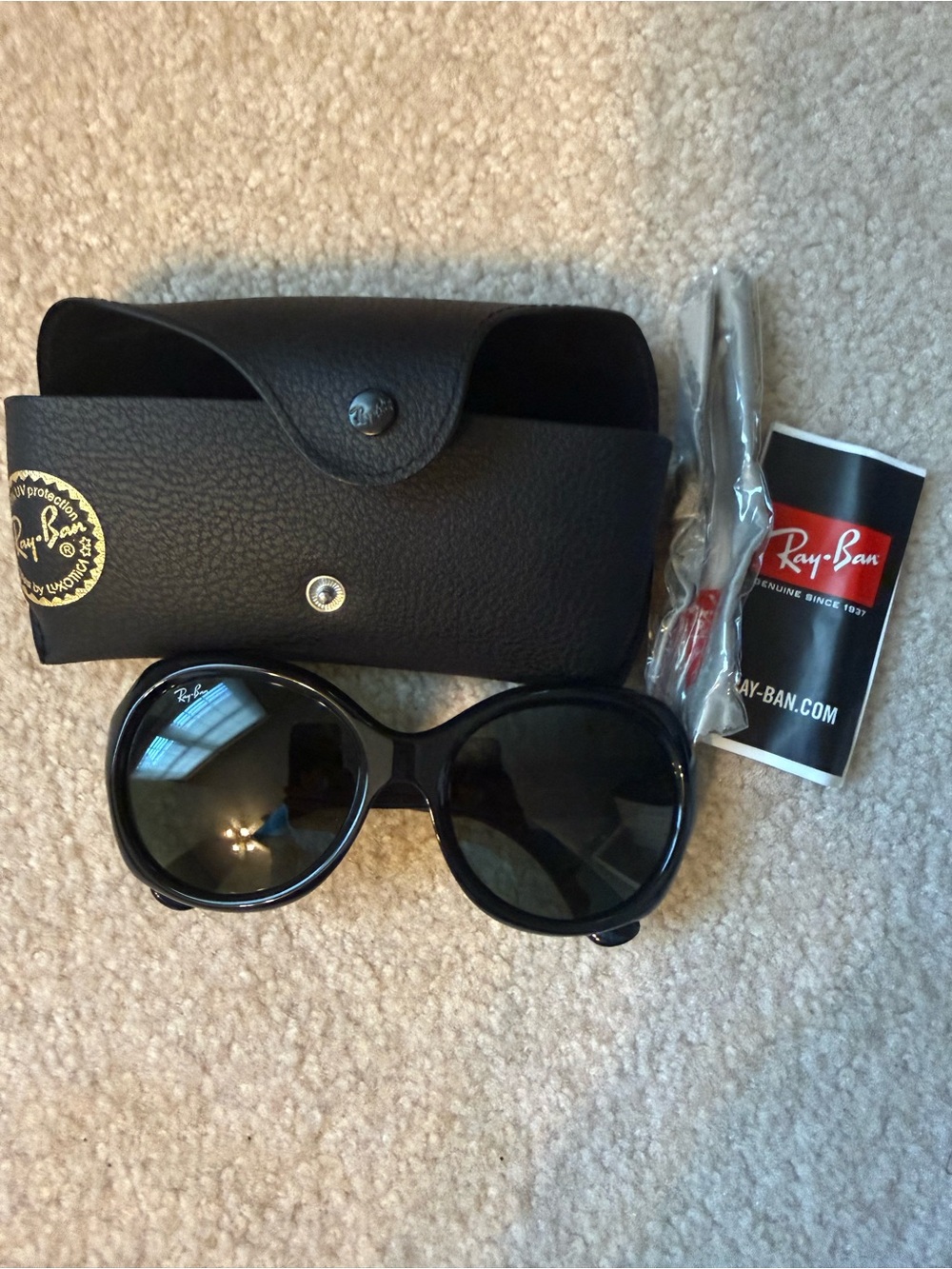 Ray-Ban Women's Black Round Oversized Sunglasses